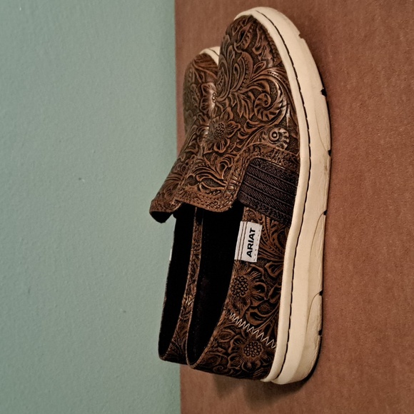 Ariat Embossed Leather Slip On Shoes Brown Size 6.5 - Picture 6 of 8